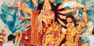 श्रावस्ती के ककांधू में माता रानी की झांकी दिखाई:नवरात्रि के पांचवें दिन पंडाल जयकारों से गूंज उठा, सैकड़ों श्रद्धालु पहुंचे श्रावस्ती के ककांधू में माता रानी की झांकी दिखाई:नवरात्रि के पांचवें दिन पंडाल जयकारों से गूंज उठा, सैकड़ों श्रद्धालु पहुंचे