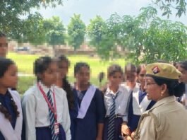 महराजगंज में मिशन शक्ति अभियान:छात्राओं को महिला और साइबर अपराधों से बचाव के प्रति जागरूक किया