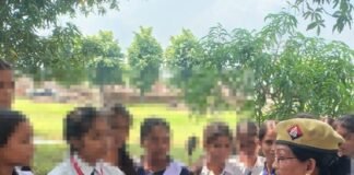महराजगंज में मिशन शक्ति अभियान:छात्राओं को महिला और साइबर अपराधों से बचाव के प्रति जागरूक किया