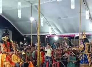 जमुनहा में लक्ष्मण-मेघनाद महासंग्राम का मंचन:दुर्गा पूजा समिति ने कन्या प्राथमिक विद्यालय प्रांगण में कराया आयोजन, उमड़ी भीड़ जमुनहा में लक्ष्मण-मेघनाद महासंग्राम का मंचन:दुर्गा पूजा समिति ने कन्या प्राथमिक विद्यालय प्रांगण में कराया आयोजन, उमड़ी भीड़