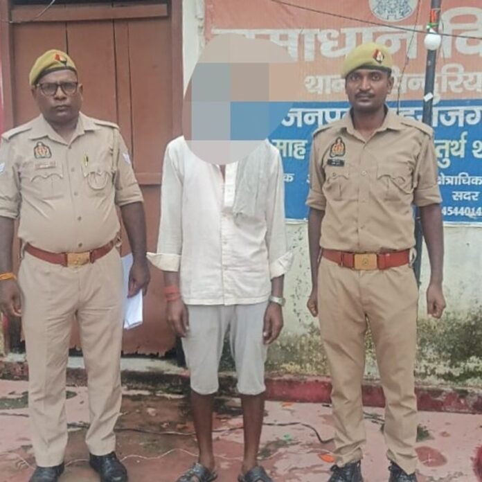 सिंदुरिया में 24 टेट्रा पैक देशी-शराब के साथ एक गिरफ्तार:आरोपी सस्ते में खरीदकर महंगे दाम पर बेचने की तैयारी में था