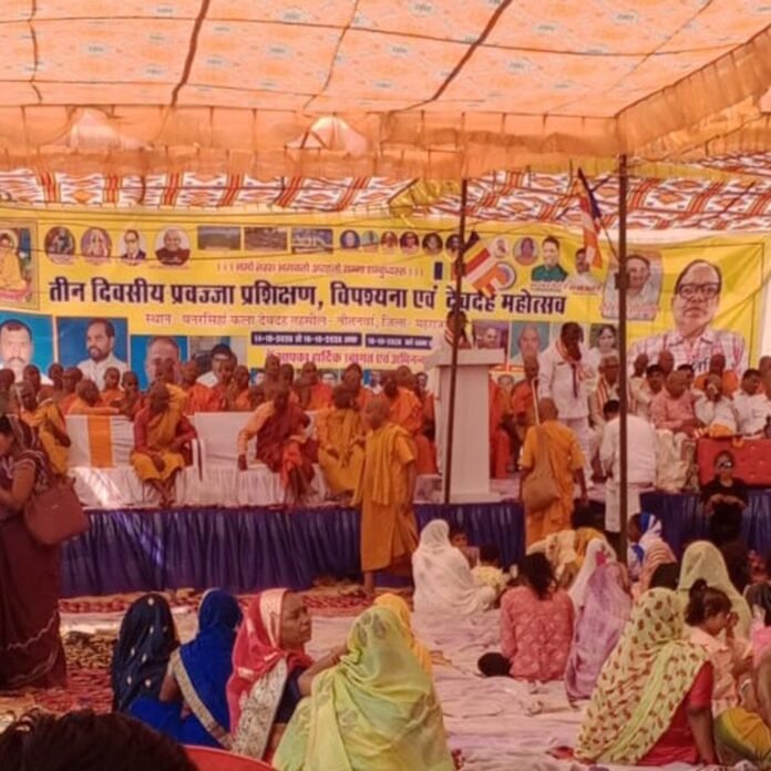 बुद्ध के ननिहाल देवदह में लगा मेला:बनरसिहा कला में देश-विदेश से उमड़े श्रद्धालु, बौद्ध भिक्षुओं ने की स्तूप की परिक्रमा