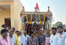 मिहींपुरवा में रामलीला से पहले निकला राम रथ:नगर भ्रमण के दौरान जगह-जगह हुआ स्वागत, आज रावण जन्म का मंचन मिहींपुरवा में रामलीला से पहले निकला राम रथ:नगर भ्रमण के दौरान जगह-जगह हुआ स्वागत, आज रावण जन्म का मंचन