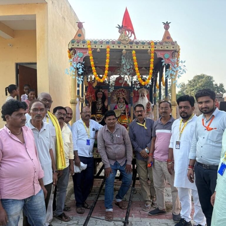 मिहींपुरवा में रामलीला से पहले निकला राम रथ:नगर भ्रमण के दौरान जगह-जगह हुआ स्वागत, आज रावण जन्म का मंचन