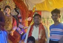 ग्रामीण ने 31 हजार की बोली लगाकर खोली माता रानी:श्रावस्ती के पिपरहवा जोगा गांव में हुआ आयोजन, पंडाल जयकारों से गूंजा ग्रामीण ने 31 हजार की बोली लगाकर खोली माता रानी:श्रावस्ती के पिपरहवा जोगा गांव में हुआ आयोजन, पंडाल जयकारों से गूंजा