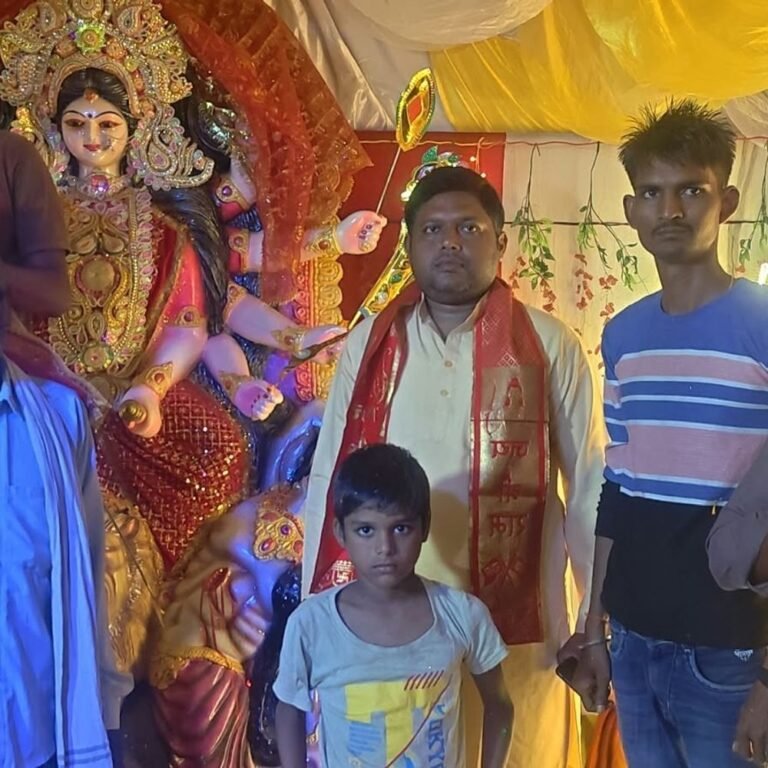 ग्रामीण ने 31 हजार की बोली लगाकर खोली माता रानी:श्रावस्ती के पिपरहवा जोगा गांव में हुआ आयोजन, पंडाल जयकारों से गूंजा
