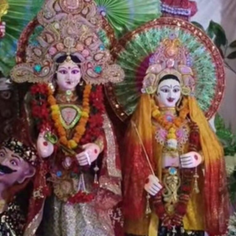 सिरसिया में नवरात्र के पांचवें दिन मां स्कंदमाता के दर्शन:एमएलसी साकेत मिश्रा ने भी माथा टेका, श्रद्धालुओं की भीड़ उमड़ी