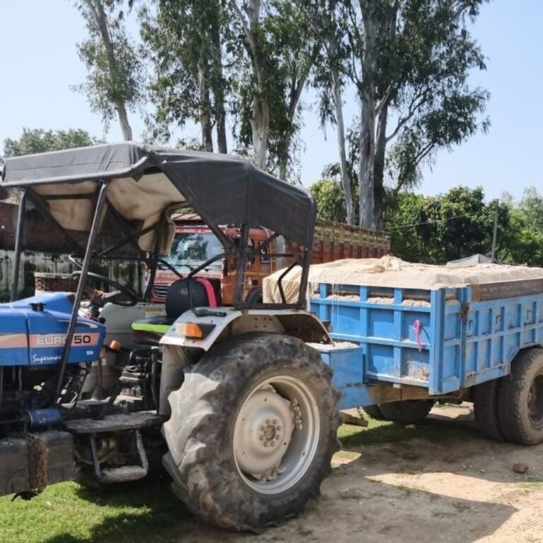 अवैध खनन में बालू लदी ट्रैक्टर ट्रॉली पकड़ी गई:नायब तहसीलदार ने मोतीपुर पुलिस को सौंपी, अवैध कारोबारियों में खलबली