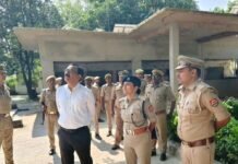 एसपी ने हरैया, छावनी और परसरामपुर थानों का औचक निरीक्षण-किया:पुलिसकर्मियों को दिए अपराध नियंत्रण और जन शिकायतों के त्वरित निपटारे के निर्देश एसपी ने हरैया, छावनी और परसरामपुर थानों का औचक निरीक्षण-किया:पुलिसकर्मियों को दिए अपराध नियंत्रण और जन शिकायतों के त्वरित निपटारे के निर्देश