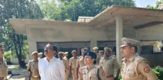 एसपी ने हरैया, छावनी और परसरामपुर थानों का औचक निरीक्षण-किया:पुलिसकर्मियों को दिए अपराध नियंत्रण और जन शिकायतों के त्वरित निपटारे के निर्देश एसपी ने हरैया, छावनी और परसरामपुर थानों का औचक निरीक्षण-किया:पुलिसकर्मियों को दिए अपराध नियंत्रण और जन शिकायतों के त्वरित निपटारे के निर्देश