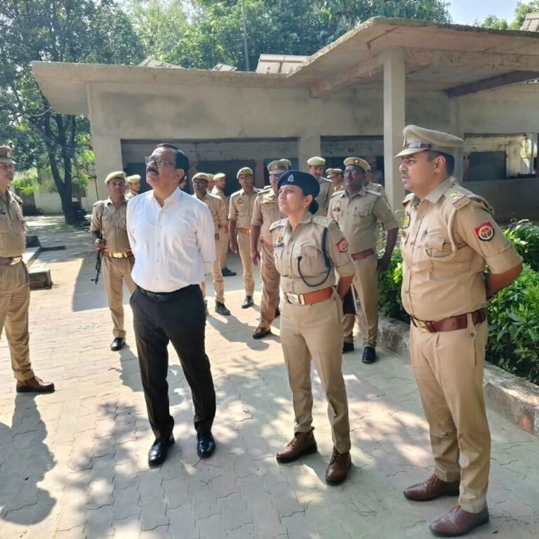 एसपी ने हरैया, छावनी और परसरामपुर थानों का औचक निरीक्षण-किया:पुलिसकर्मियों को दिए अपराध नियंत्रण और जन शिकायतों के त्वरित निपटारे के निर्देश