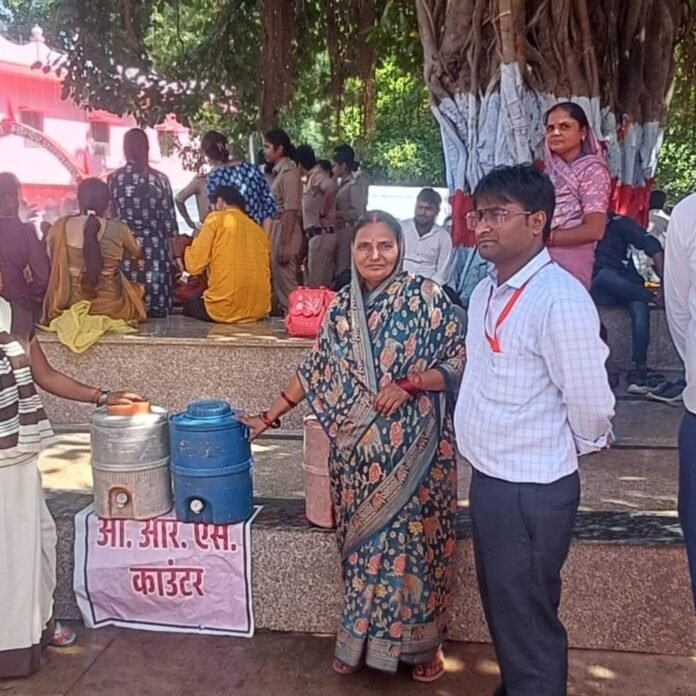 देवीपाटन मेले में स्वास्थ्य सेवाओं का अधीक्षक ने लिया जायजा:3 शिविरों पर मुफ्त ओआरएस घोल उपलब्ध, सुबह-शाम हो रही फॉगिंग