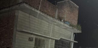 चौरा बनगवा के 3 युवाओं की सड़क हादसे में मौत:सांसद-विधायक ने परिजनों को ढांढस बंधाया, आर्थिक मदद दिलाने को कहा चौरा बनगवा के 3 युवाओं की सड़क हादसे में मौत:सांसद-विधायक ने परिजनों को ढांढस बंधाया, आर्थिक मदद दिलाने को कहा