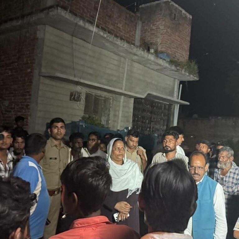 चौरा बनगवा के 3 युवाओं की सड़क हादसे में मौत:सांसद-विधायक ने परिजनों को ढांढस बंधाया, आर्थिक मदद दिलाने को कहा