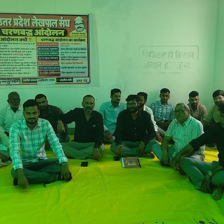 लेखपाल संघ ने 17 अक्टूबर से कार्य बहिष्कार की चेतावनी:श्रावस्ती में एसडीएम को ज्ञापन सौंपा; वेतन, प्रमोशन समेत 8 मांगें पूरी न होने पर