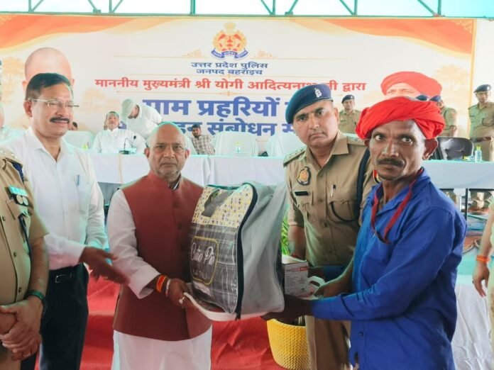 ग्रामीण सुरक्षा में अहम भूमिका निभाने वाले 800 ग्राम प्रहरी सम्मानित, अधिकारी रहे मौजूद। - Dainik Bhaskar