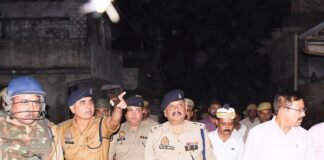 दुर्गा पूजा व दशहरा को लेकर जिला प्रशासन अलर्ट:बहराइच के संवेदनशील महराजगंज कस्बे में सुरक्षा जांची, 2 साल पहले हुई थी हिंसा दुर्गा पूजा व दशहरा को लेकर जिला प्रशासन अलर्ट:बहराइच के संवेदनशील महराजगंज कस्बे में सुरक्षा जांची, 2 साल पहले हुई थी हिंसा