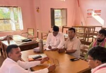 भिटौली बाजार पहुंचे सपा नेता सुरेन्द्र:पुरानी पेंशन बहाली पर हुआ संवाद, शिक्षकों से की वोट देने अपील भिटौली बाजार पहुंचे सपा नेता सुरेन्द्र:पुरानी पेंशन बहाली पर हुआ संवाद, शिक्षकों से की वोट देने अपील
