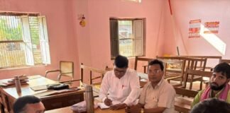 भिटौली बाजार पहुंचे सपा नेता सुरेन्द्र:पुरानी पेंशन बहाली पर हुआ संवाद, शिक्षकों से की वोट देने अपील भिटौली बाजार पहुंचे सपा नेता सुरेन्द्र:पुरानी पेंशन बहाली पर हुआ संवाद, शिक्षकों से की वोट देने अपील