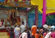नासिरगंज में शारदीय नवरात्रि पर माँ दुर्गा की आरती हुई:पंडाल में भक्तों ने 'जय माता दी' के जयकारों से किया अभिनंदन नासिरगंज में शारदीय नवरात्रि पर माँ दुर्गा की आरती हुई:पंडाल में भक्तों ने 'जय माता दी' के जयकारों से किया अभिनंदन