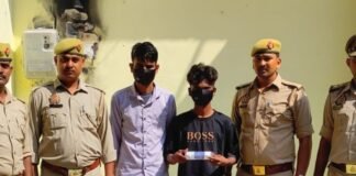 पनियरा में चोरी के मोबाइल के साथ दो युवक गिरफ्तार:पुलिस ने अमहवा पुल के पास से पकड़ा
