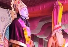 श्रावस्ती के भुजंगा में धनुष भंग की लीला का मंचन:परशुराम-लक्ष्मण संवाद ने बांधा समां श्रावस्ती के भुजंगा में धनुष भंग की लीला का मंचन:परशुराम-लक्ष्मण संवाद ने बांधा समां