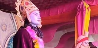 श्रावस्ती के भुजंगा में धनुष भंग की लीला का मंचन:परशुराम-लक्ष्मण संवाद ने बांधा समां श्रावस्ती के भुजंगा में धनुष भंग की लीला का मंचन:परशुराम-लक्ष्मण संवाद ने बांधा समां