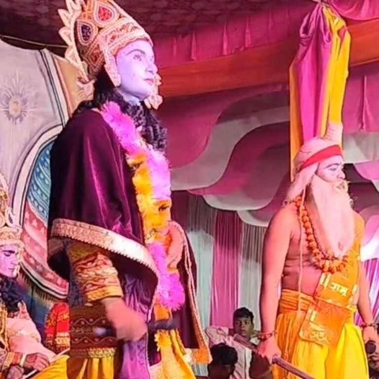 श्रावस्ती के भुजंगा में धनुष भंग की लीला का मंचन:परशुराम-लक्ष्मण संवाद ने बांधा समां