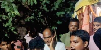 बस्ती में ब्लॉक प्रमुख पति की गाड़ी पर फायरिंग:पीछे के शीशे पर मिले गोली के निशान, कार्यक्रम से घर लौट रहे थे बस्ती में ब्लॉक प्रमुख पति की गाड़ी पर फायरिंग:पीछे के शीशे पर मिले गोली के निशान, कार्यक्रम से घर लौट रहे थे
