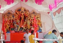 श्रावस्ती के ककांधू में माता रानी की मूर्ति स्थापित:नवरात्रि के पावन पर्व पर रात 8 बजे हुई पूजा-आरती, ग्रामीण हुए शामिल श्रावस्ती के ककांधू में माता रानी की मूर्ति स्थापित:नवरात्रि के पावन पर्व पर रात 8 बजे हुई पूजा-आरती, ग्रामीण हुए शामिल