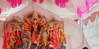 श्रावस्ती के ककांधू में माता रानी की मूर्ति स्थापित:नवरात्रि के पावन पर्व पर रात 8 बजे हुई पूजा-आरती, ग्रामीण हुए शामिल श्रावस्ती के ककांधू में माता रानी की मूर्ति स्थापित:नवरात्रि के पावन पर्व पर रात 8 बजे हुई पूजा-आरती, ग्रामीण हुए शामिल