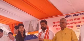 महराजगंज में दिव्यांगों को बैटरी उपकरण,लैपटॉप और बेबी किट मिले:प्रभारी मंत्री दया शंकर मिश्रा ‘दयालु’ ने सेवा संकल्प अभियान में बांटी सहायता सामग्री महराजगंज में दिव्यांगों को बैटरी उपकरण,लैपटॉप और बेबी किट मिले:प्रभारी मंत्री दया शंकर मिश्रा ‘दयालु’ ने सेवा संकल्प अभियान में बांटी सहायता सामग्री