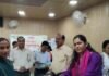 सीमावर्ती गांवों की 13 महिलाओं को डीएम ने किया सम्मानित:श्रावस्ती में आत्मनिर्भर बनने को प्रेरित किया, गांवों में जागरूकता फैलाने की जिम्मेदारी सौंपी सीमावर्ती गांवों की 13 महिलाओं को डीएम ने किया सम्मानित:श्रावस्ती में आत्मनिर्भर बनने को प्रेरित किया, गांवों में जागरूकता फैलाने की जिम्मेदारी सौंपी