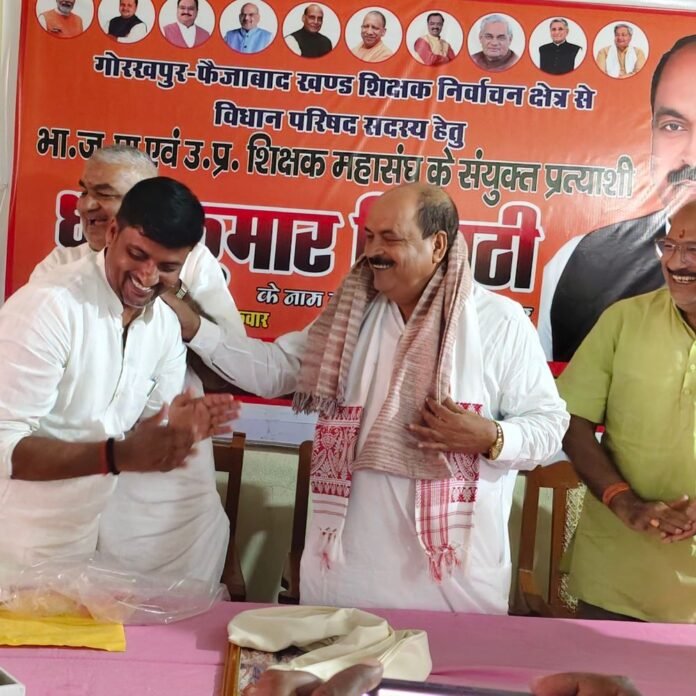 शिक्षक एमएलसी प्रत्याशी ने शिक्षकों से की मुलाकात:परतावल में पुरानी पेंशन बहाली का भरोसा दिलाया, समर्थन मांगा