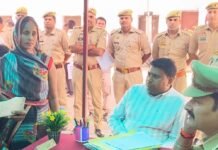 छावनी थाना प्रभारी ने समाधान दिवस पर जनशिकायतें सुनीं:पुलिसकर्मियों को समय पर और निष्पक्ष निस्तारण के कड़े निर्देश दिए छावनी थाना प्रभारी ने समाधान दिवस पर जनशिकायतें सुनीं:पुलिसकर्मियों को समय पर और निष्पक्ष निस्तारण के कड़े निर्देश दिए