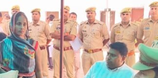 छावनी थाना प्रभारी ने समाधान दिवस पर जनशिकायतें सुनीं:पुलिसकर्मियों को समय पर और निष्पक्ष निस्तारण के कड़े निर्देश दिए छावनी थाना प्रभारी ने समाधान दिवस पर जनशिकायतें सुनीं:पुलिसकर्मियों को समय पर और निष्पक्ष निस्तारण के कड़े निर्देश दिए