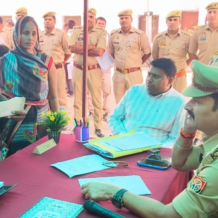 छावनी थाना प्रभारी ने समाधान दिवस पर जनशिकायतें सुनीं:पुलिसकर्मियों को समय पर और निष्पक्ष निस्तारण के कड़े निर्देश दिए