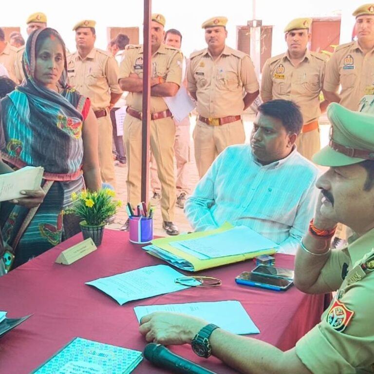 छावनी थाना प्रभारी ने समाधान दिवस पर जनशिकायतें सुनीं:पुलिसकर्मियों को समय पर और निष्पक्ष निस्तारण के कड़े निर्देश दिए