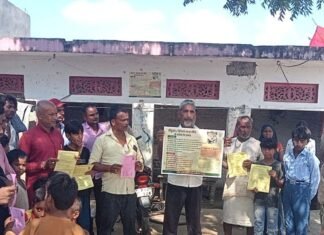 पिपरा दुर्गानगर गांव में दिखा तेंदुआ, ग्रामीणों में दहशत:वन विभाग ने गश्त कर लोगों को वन्यजीवों से बचाव के तरीके बताए पिपरा दुर्गानगर गांव में दिखा तेंदुआ, ग्रामीणों में दहशत:वन विभाग ने गश्त कर लोगों को वन्यजीवों से बचाव के तरीके बताए