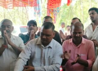 अनूप यादव जनरल स्टोर का नवरात्र के पहले दिन उद्घाटन:एआरपी सुरेश कुमार यादव ने फीता काटकर किया, वैदिक मंत्रोच्चार के साथ हुई शुरुआत अनूप यादव जनरल स्टोर का नवरात्र के पहले दिन उद्घाटन:एआरपी सुरेश कुमार यादव ने फीता काटकर किया, वैदिक मंत्रोच्चार के साथ हुई शुरुआत