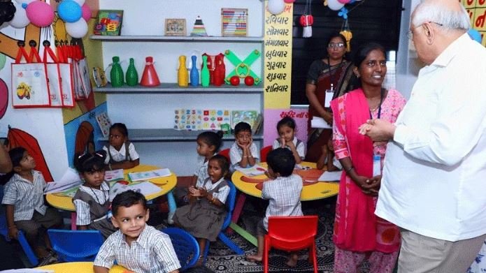 ‘सेवा संकल्प अभियान’ में जनसेवा का संदेश, बच्चों के बीच पहुंचे मुख्यमंत्री भूपेंद्र पटेल