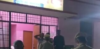 अज्ञात वाहन की टक्कर से बाइक सवार युवक की मौत:श्रावस्ती के बहराइच-बलरामपुर नेशनल हाईवे पर हुआ हादसा, एक घायल अज्ञात वाहन की टक्कर से बाइक सवार युवक की मौत:श्रावस्ती के बहराइच-बलरामपुर नेशनल हाईवे पर हुआ हादसा, एक घायल
