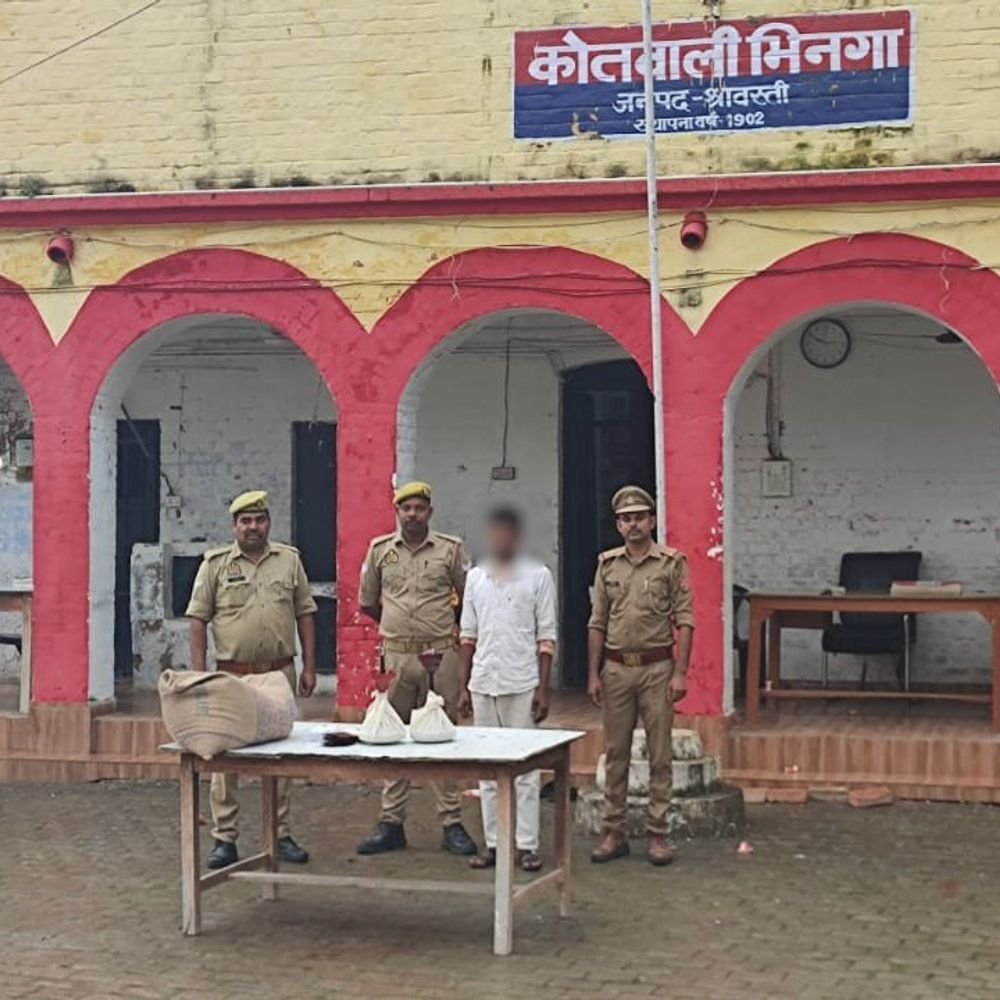 विद्यालय से चोरी के सामान के साथ आरोपी गिरफ्तार:भिनगा पुलिस ने 2 पंखे, 45 किलो चावल और 700 रुपए बरामद किए