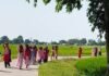 खड़सरी मंदिर से निकली कलश यात्रा:डीजे पर नाचते बच्चों ने लगाए जय माता दी के नारे, मधुबेनिया गांव के नाले से भरा जल खड़सरी मंदिर से निकली कलश यात्रा:डीजे पर नाचते बच्चों ने लगाए जय माता दी के नारे, मधुबेनिया गांव के नाले से भरा जल