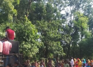 रायगंज में धूमधाम से निकली कलश यात्रा:व्यास जी के निर्देश पर ग्रामीणों ने बढ़-चढ़कर लिया हिस्सा, भक्तिमय हुआ माहौल रायगंज में धूमधाम से निकली कलश यात्रा:व्यास जी के निर्देश पर ग्रामीणों ने बढ़-चढ़कर लिया हिस्सा, भक्तिमय हुआ माहौल