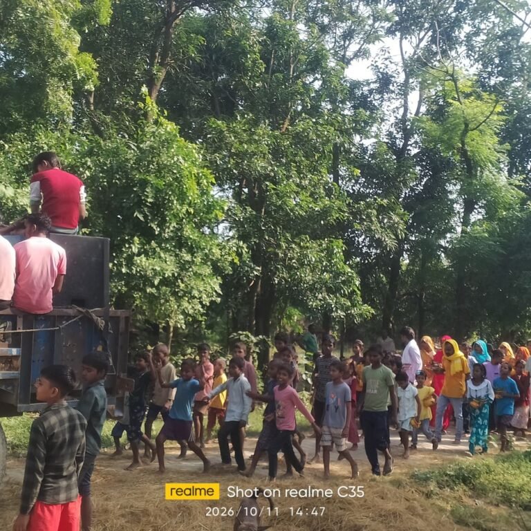 रायगंज में धूमधाम से निकली कलश यात्रा:व्यास जी के निर्देश पर ग्रामीणों ने बढ़-चढ़कर लिया हिस्सा, भक्तिमय हुआ माहौल