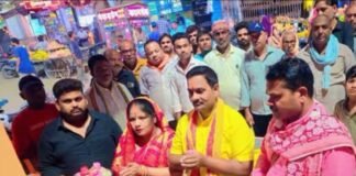 Bharni Nagar Panchayat Modernization | LED Display Inauguration News नगर पंचायत अध्यक्ष सुनील अग्रहरि ने किया LED डिस्प्ले का शुभारंभ। - Dainik Bhaskar