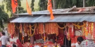 श्रावस्ती के सीता द्वार मंदिर में उमड़ी भक्तों की भीड़:नवरात्रि पर दूर-दूर से दर्शन को पहुंचे श्रद्धालु श्रावस्ती के सीता द्वार मंदिर में उमड़ी भक्तों की भीड़:नवरात्रि पर दूर-दूर से दर्शन को पहुंचे श्रद्धालु