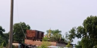 माधवपुर में 11 हजार वोल्ट का तार खेत में गिरा,:अमृतपुर-माधवपुर समेत कई गांवों की बिजली गुल, पुराना तार टूटने से रातभर अंधेरा रहा माधवपुर में 11 हजार वोल्ट का तार खेत में गिरा,:अमृतपुर-माधवपुर समेत कई गांवों की बिजली गुल, पुराना तार टूटने से रातभर अंधेरा रहा