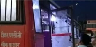 महराजगंज में रोडवेज बसों की जांच:सुरक्षा मानकों को परखा, फर्स्ट एड बॉक्स और अग्निशमन सिलेंडर चेक किए महराजगंज में रोडवेज बसों की जांच:सुरक्षा मानकों को परखा, फर्स्ट एड बॉक्स और अग्निशमन सिलेंडर चेक किए